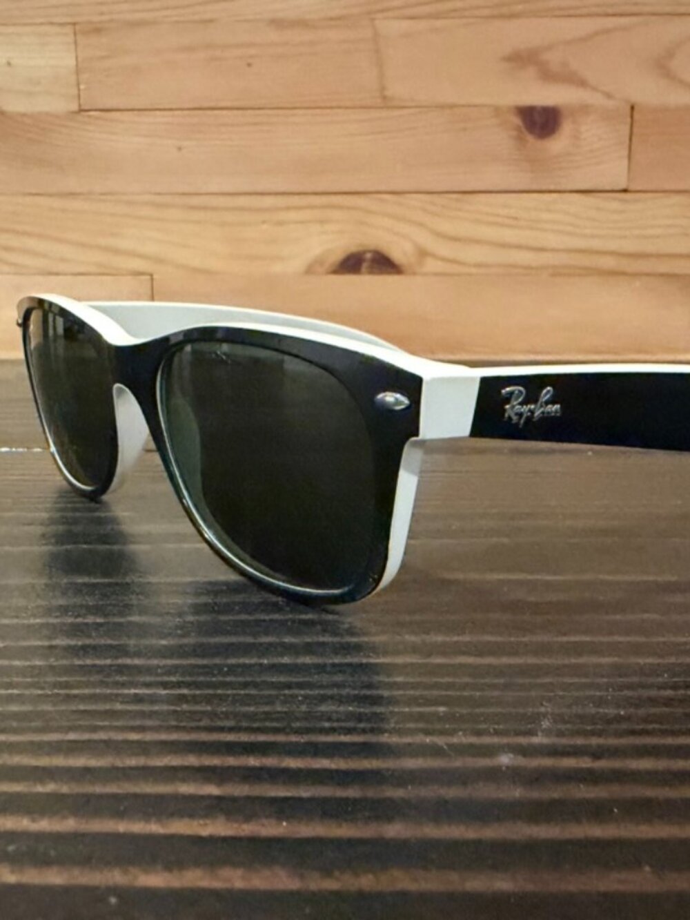Ray-BanRB2132 New Wayfarer 875 Black/Beige G-15 Green Sunglasses 55-18-145 Italy
